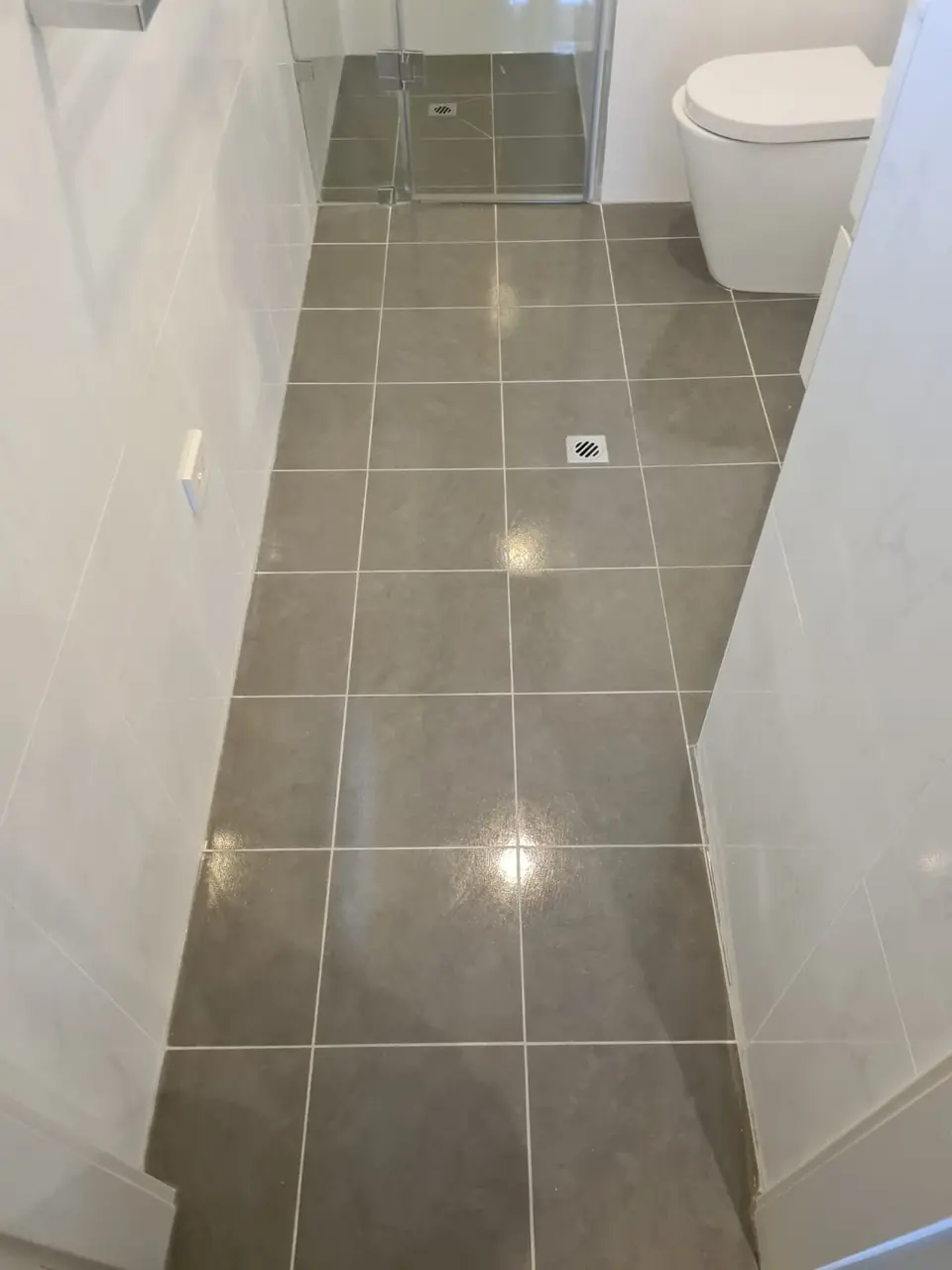 After: renewed grout.